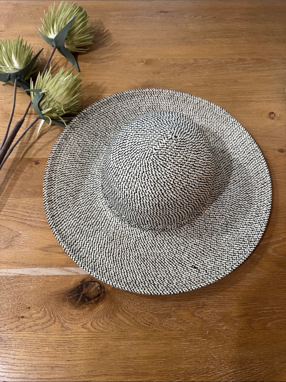 Woven Wide-Brim Sun Hat in Black & Cream